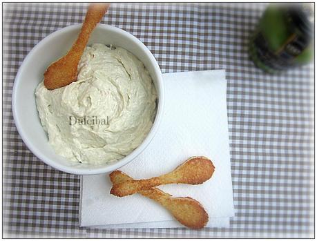 DIP DE ATÚN Y QUESO CON CUCHARITAS DE PAN