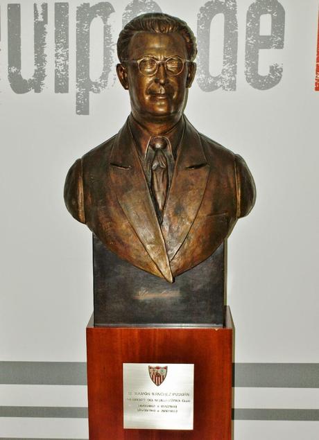 El busto de Don Ramón Sánchez-Pizjuán.