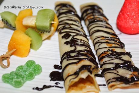 Crepes con mermelada y frutas