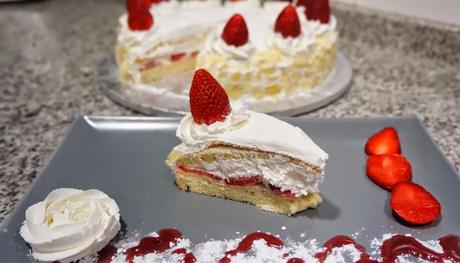 TARTA DE FRESAS CON NATA