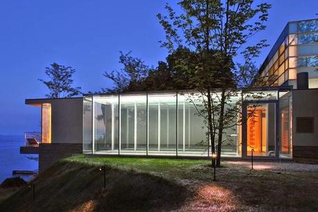 Casa Minimalista sobre el Lago Michigan / Minimal House in front of Michigan Lake