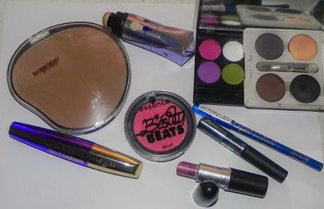 Pon un cinturón en tu vestido (look, manicura & outfit)