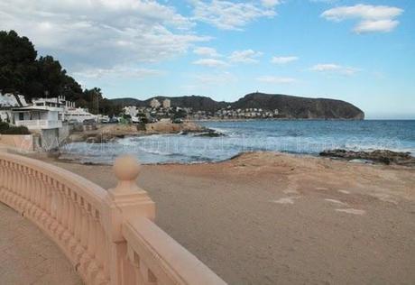 Recorriendo la costa de Moraira hacia Calpe Recorriendo la costa de Moraira hacia Calpe