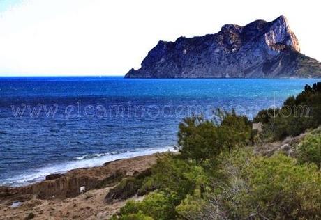 Recorriendo la costa de Moraira hacia Calpe Recorriendo la costa de Moraira hacia Calpe