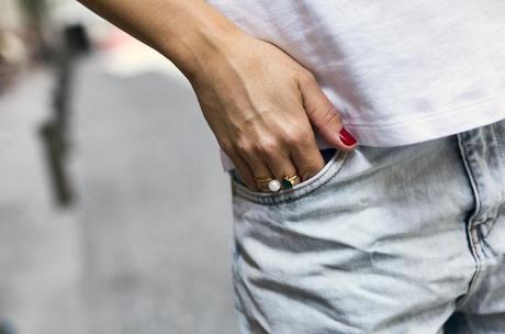 street style barbara crespo be happy tshirt a bicyclette fashion blogger outfit blog de moda street style barbara crespo be happy tshirt a bicyclette fashion blogger outfit blog de moda