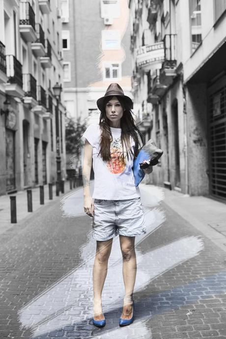 street style barbara crespo be happy tshirt a bicyclette fashion blogger outfit blog de moda street style barbara crespo be happy tshirt a bicyclette fashion blogger outfit blog de moda