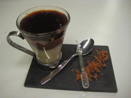 CAFÉ BOMBÓN VERSIÓN POSTRE (Gelatina de café con crema de leche condensada y dulce de leche)