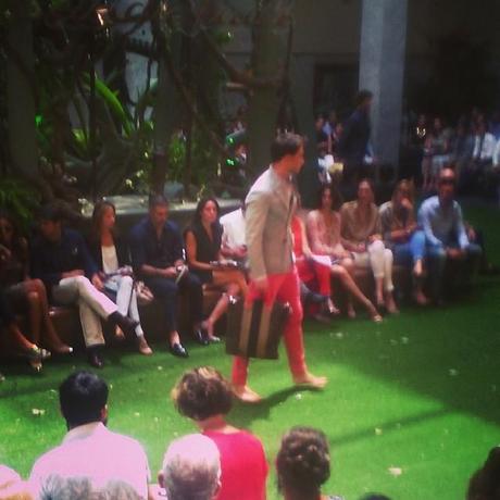 Interesante primera jornada de #mfshow con las propuestas de #EmidioTucci muy masculinas y modernas con un toque #dandy #ALOASTYLE @elcorteingles @magaliyus #mfshowbloggers #lookandfashion #instafashion #mensfashion #lifestyle @bzprensa #davidchospain ...