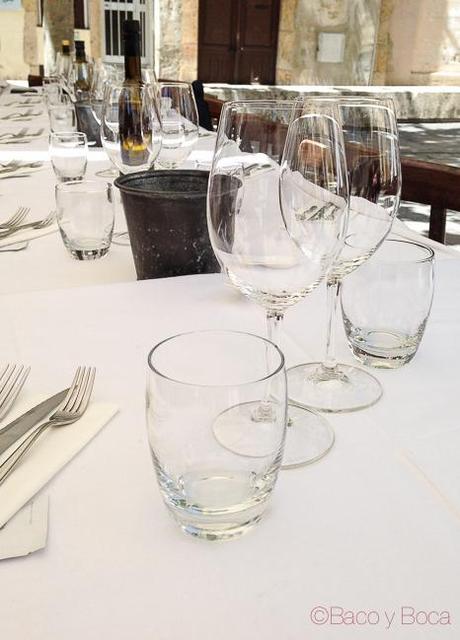 Mesa en Llagut Taverna Marinera Tarragona amigastronomikas viaje a tarraco