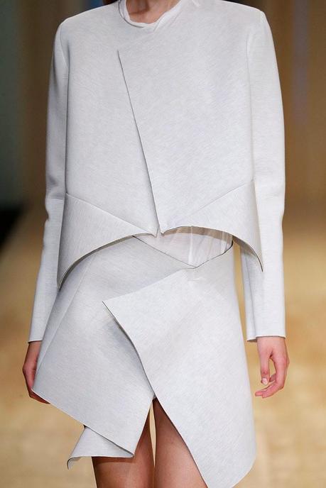 Presente, la nueva colección de Txell Miras