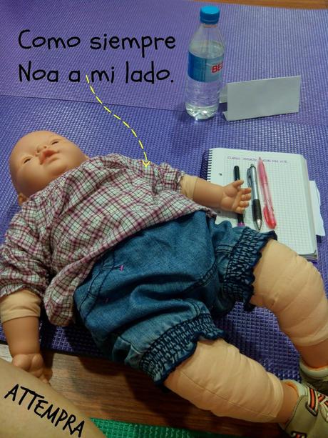 El educador de masaje Infantil con niños con Necesidades Especiales