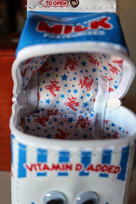 Nora y su brik de leche