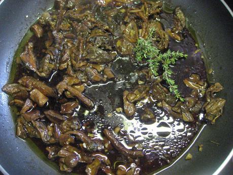 TERNERA CON SETAS Y GUINDILLAS TERNERA CON SETAS Y GUINDILLAS