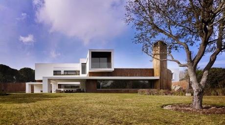 Residencia Minimalista en La Moraleja /  Minimal House in La Moraleja