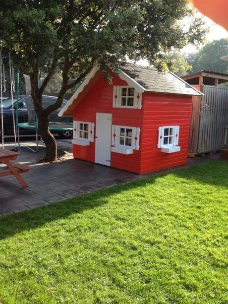 Resultado de la instalación de una casita de madera infantil en la provincia de Barcelona, por los propios clientes.