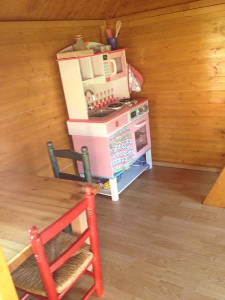 Resultado de la instalación de una casita de madera infantil en la provincia de Barcelona, por los propios clientes.