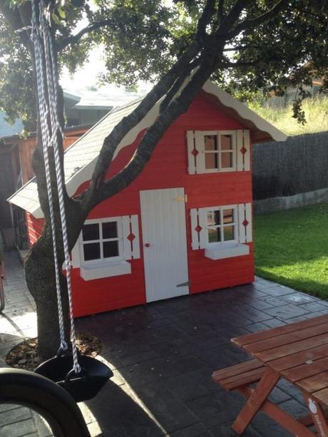 Resultado de la instalación de una casita de madera infantil en la provincia de Barcelona, por los propios clientes.