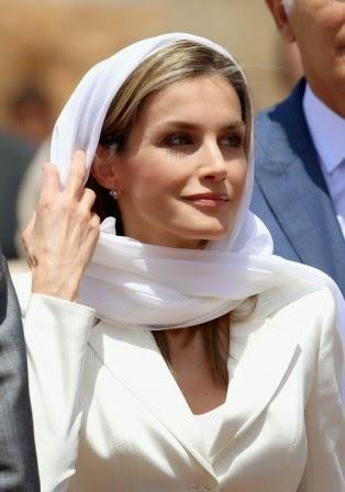 El estilo de Dña. Letizia en Marruecos. El blanco es su color