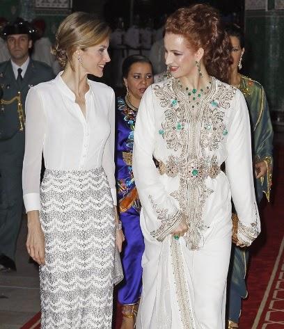 El estilo de Dña. Letizia en Marruecos. El blanco es su color