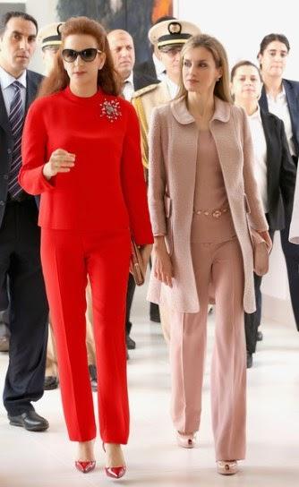El estilo de Dña. Letizia en Marruecos. El blanco es su color