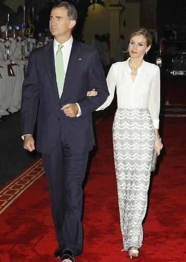 El estilo de Dña. Letizia en Marruecos. El blanco es su color