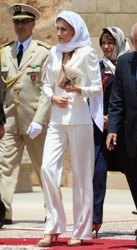 El estilo de Dña. Letizia en Marruecos. El blanco es su color
