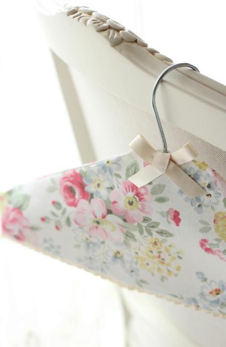 DIY - Perchas de cuento.