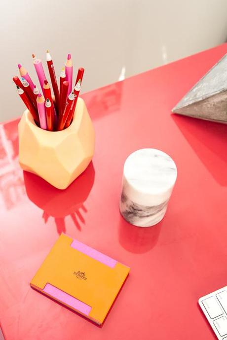 Decoracion extridente llena de color. El despacho de Claudia Stephenson