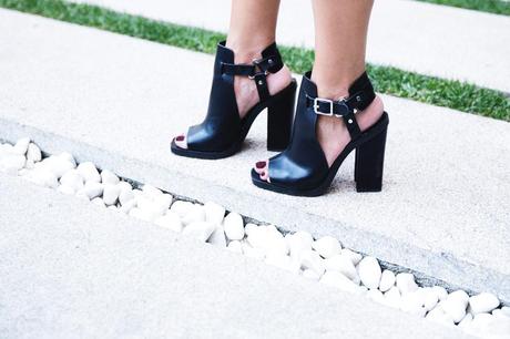 White_Skort-Black_Sandals_Boots-Outfit-Street_Style-21