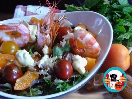 Ensalada de gambones con albaricoques