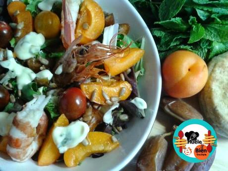 Ensalada de gambones con albaricoques