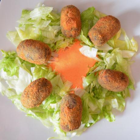 CROQUETAS DE CHOCO CON ALIOLI DE PIMIENTOS DEL PIQUILLO
