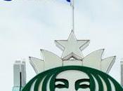 Starbucks alzó bandera sede para mostrar apoyo comunidad LGBT.
