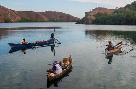 Barqueros en Komodo Island