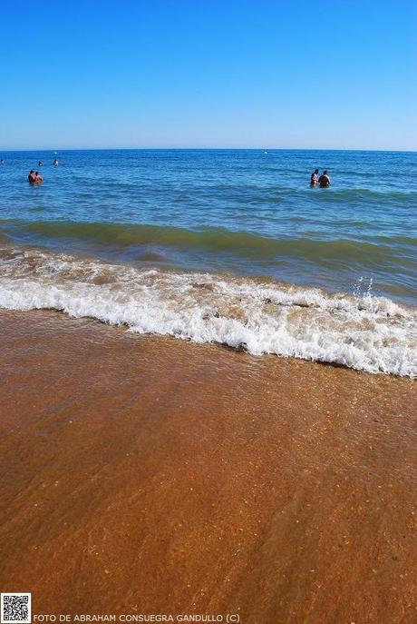 TURISTAespaña: El Océano Atlántico baña la Playa de Punta Umbría en la provincia de Huelva, comunidad de Andalucía.