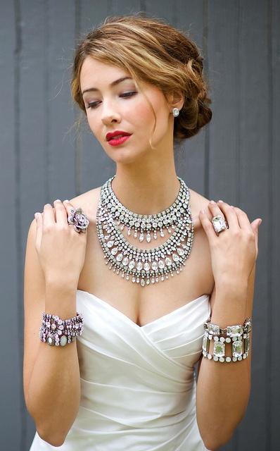 Novia con collares sofisticados