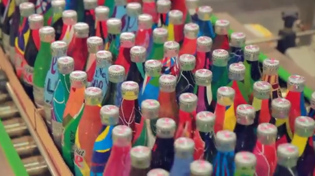 Coca Cola Diet presenta una colección de 2 millones de envases diferentes