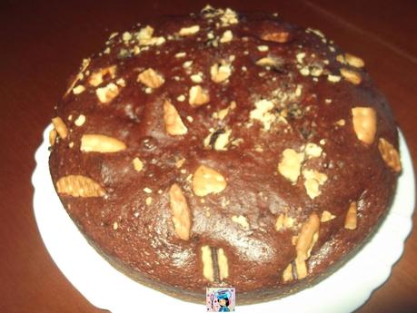 BIZCOCHO DE CHOCOLATE CON TROCITOS DE GALLETAS DE CHOCOLATE EN MI OLLA ERIKA