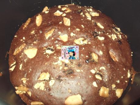 BIZCOCHO DE CHOCOLATE CON TROCITOS DE GALLETAS DE CHOCOLATE EN MI OLLA ERIKA