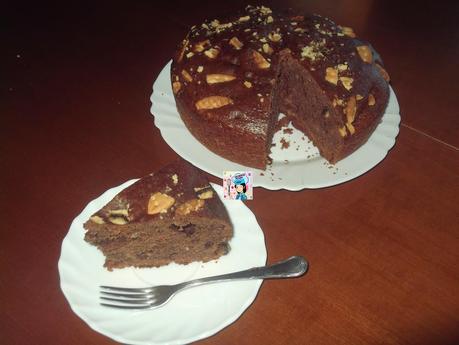 BIZCOCHO DE CHOCOLATE CON TROCITOS DE GALLETAS DE CHOCOLATE EN MI OLLA ERIKA