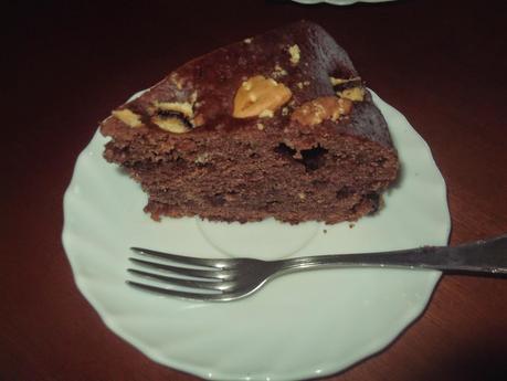 BIZCOCHO DE CHOCOLATE CON TROCITOS DE GALLETAS DE CHOCOLATE EN MI OLLA ERIKA