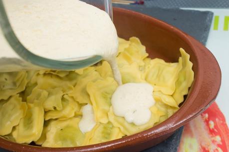 Lasaña india de raviolis de espinacas y melocotón