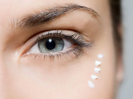 Cómo disimular y/o eliminar las bolsas de los ojos. Cómo disimular y/o eliminar las bolsas de los ojos.