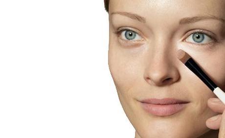 Cómo disimular y/o eliminar las bolsas de los ojos. Cómo disimular y/o eliminar las bolsas de los ojos.