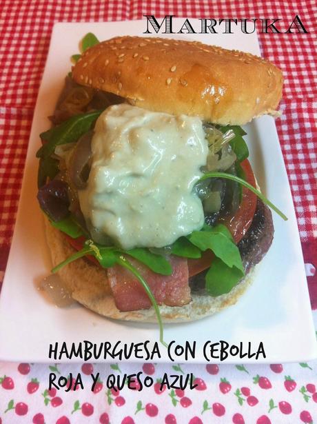 Hamburguesa De Buey Con Cebolla Roja Y Queso Azul