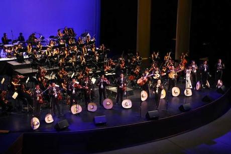 18Jul14 Exitosa Presentación del Mariachi Vargas y la Sinfonietta Universitaria 3