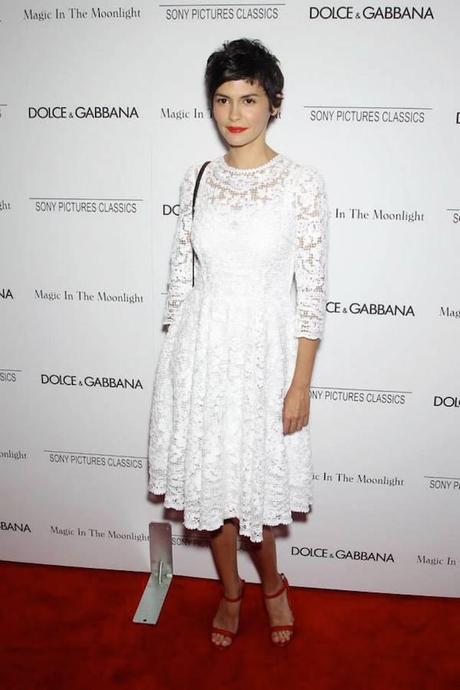 Audrey Tatou, con un vestido de encaje blanco de Dolce&Gabbana.