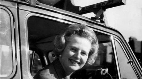 Margaret Thatcher conduciendo