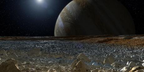 Representación artística de la superficie de Europa, recubierta de hielo, con una profundidad de 100 metros. Esta superficie envuelve a un océano de agua salada que podría contener los ingredientes básicos para la vida. Crédito: NASA/ JPL-Caltech 