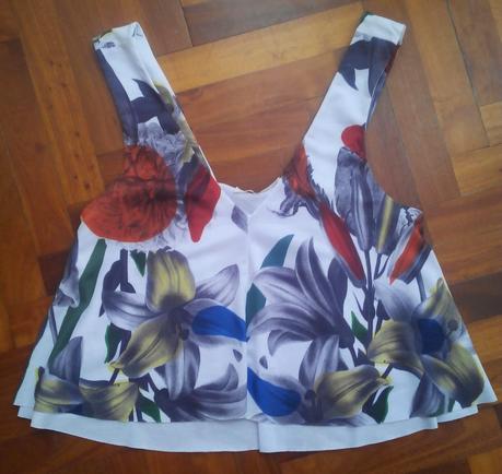 Camiseta Zara vuelo con estampado de flores